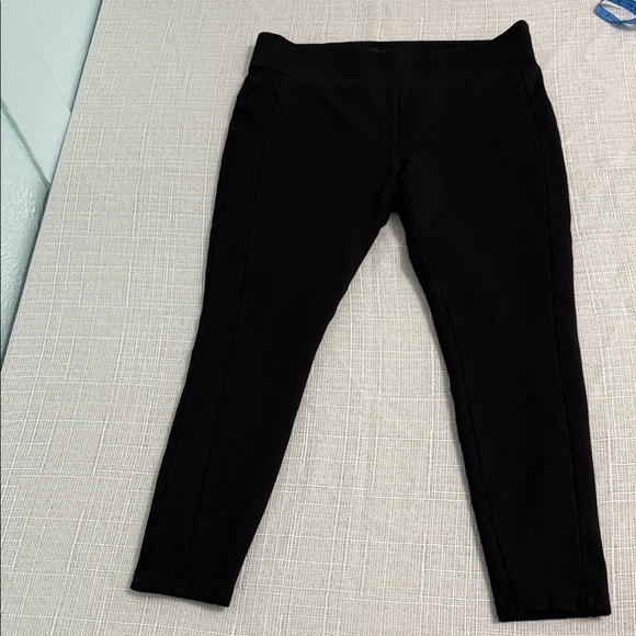 LOFT Black Capris - Picture 2 of 2